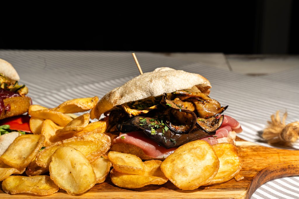 6. Parmarino con prosciutto crudo e melanzane grigliate